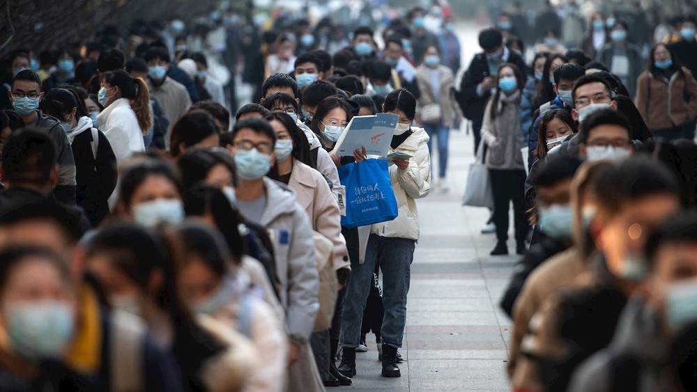 Trung Quốc: 16 triệu thanh thiếu niên bỏ lao động để sống cuộc đời ‘nằm thẳng’ khiến nhà trường bị ép chỉ tiêu sinh viên có việc làm - Ảnh 1.