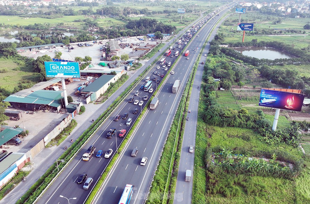 Hà Nội: Ô tô ùn dài ở đường Vành đai 3 trên cao - Ảnh 11.