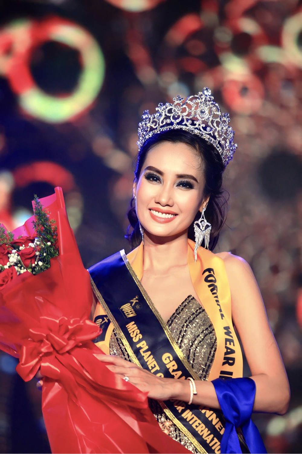 Cộng đồng mạng “cười ngất” với cuộc thi nhan sắc mới