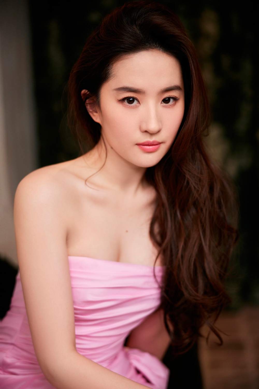 “Thần tiên tỷ tỷ” Lưu Diệc Phi bất ngờ xuất hiện trên phố trong tình trạng say xỉn