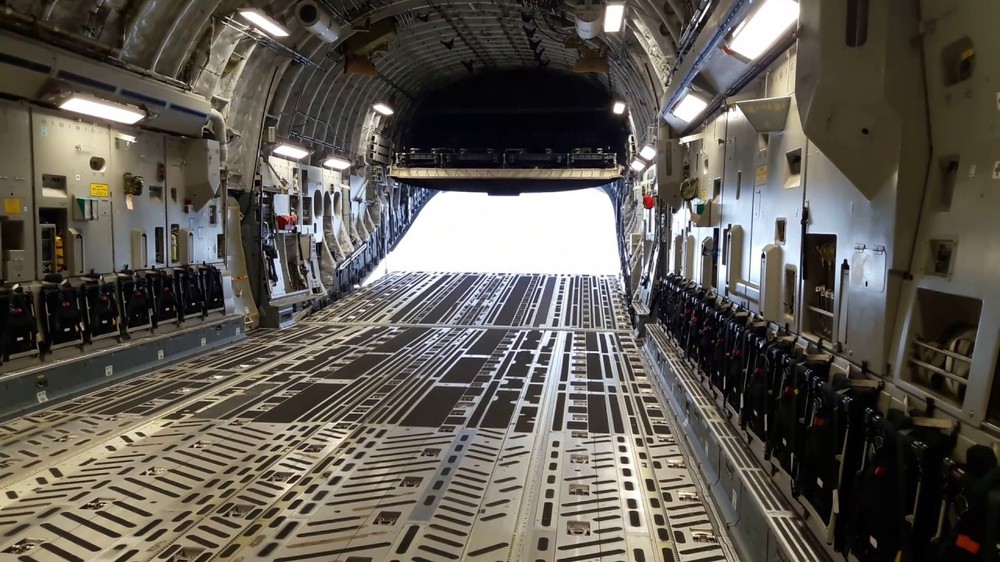 ‘Ngựa thồ’ C-17 Globemaster III của Mỹ uy lực thế nào? - Ảnh 8.