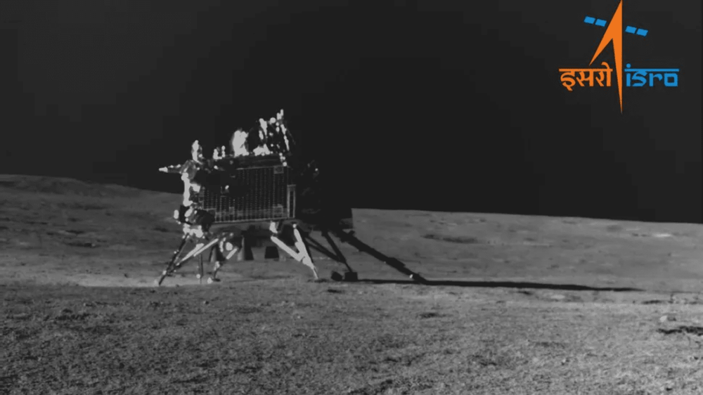 Bức ảnh lịch sử của tàu Ấn Độ trên Mặt trăng: Sắp chìm vào đêm lạnh -173 độ - Ảnh 1.