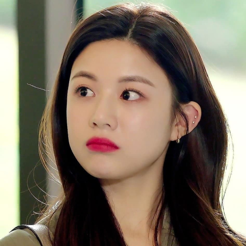 Mỹ nh&acirc;n 2002 khoe mặt mộc đẹp trong veo g&acirc;y sốt MXH, nhan sắc được v&iacute; với &ldquo;nữ thần dao k&eacute;o&rdquo; xứ H&agrave;n - Ảnh 5.