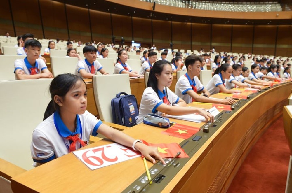 263 trẻ em đóng vai đại biểu Quốc hội, họp trong hội trường Diên Hồng - Ảnh 2.