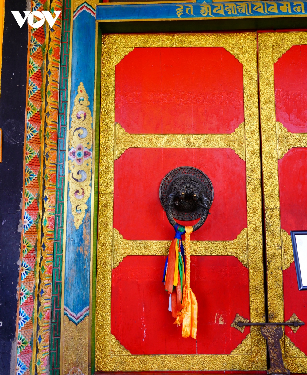 Độc đáo ngôi chùa Tạng cheo leo trên vách núi ở Thanh Hải (Trung Quốc) - Ảnh 12.