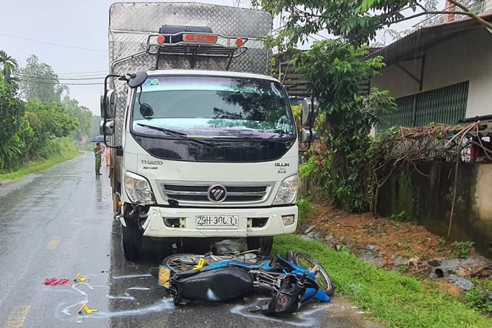 Tài xế xe tải ngủ gật, gây tai nạn làm 2 người chết ở Lào Cai - Ảnh 1.
