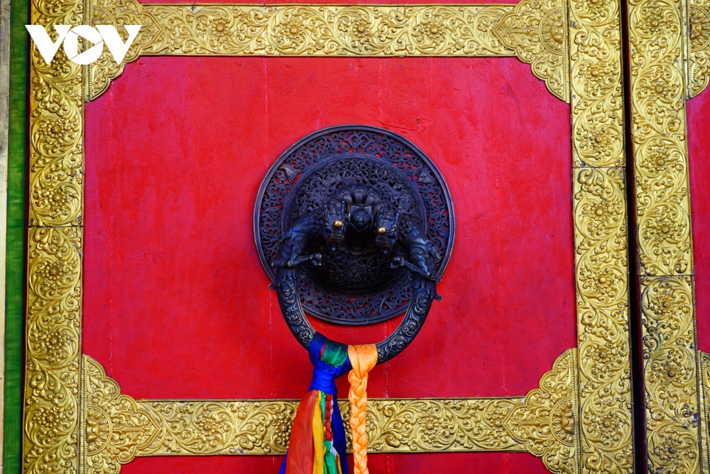 Độc đáo ngôi chùa Tạng cheo leo trên vách núi ở Thanh Hải (Trung Quốc) - Ảnh 16.