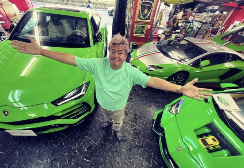 Siêu xe bò mộng dát hơn 1,35 triệu viên pha lê, chi phí độ xe đã gần bằng giá mua một chiếc xe mới, chủ nhân được mệnh danh là vua độ xe của Tokyo - Ảnh 9.