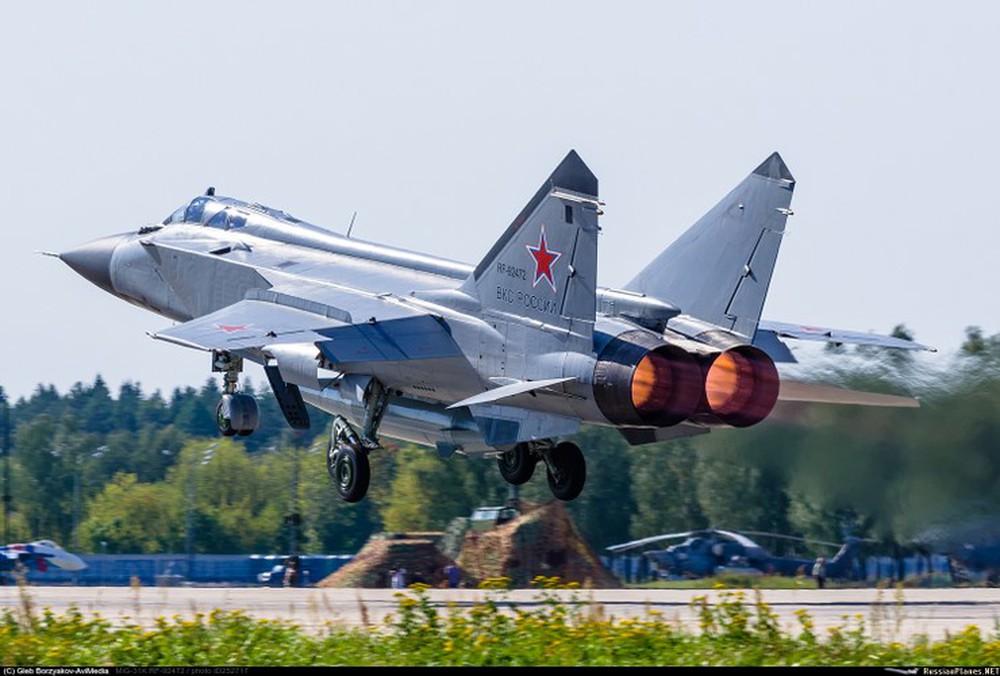 Ukraine treo thưởng lấy được tiêm kích MiG-31K mang tên lửa Kinzhal - Ảnh 8.