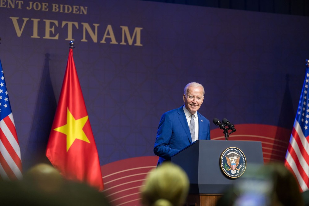 Tài khoản mạng xã hội của Tổng thống Biden đăng hình ảnh về ngày đầu tiên thăm Việt Nam - Ảnh 7.