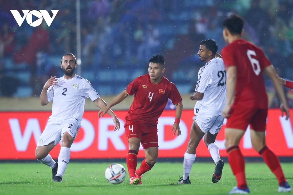 Trực tiếp ĐT Việt Nam 0-0 ĐT Palestine: Dồn ép nghẹt thở - Ảnh 1.