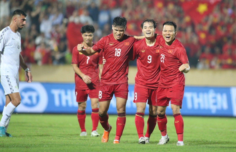 Công Phượng-Văn Toàn đồng loạt tỏa sáng, đội tuyển Việt Nam thắng thuyết phục đối thủ Tây Á - Ảnh 4.