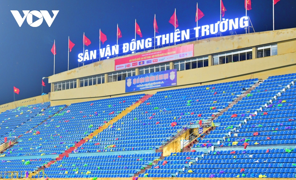 Hình ảnh đáng buồn ở sân Thiên Trường sau trận ĐT Việt Nam 2-0 ĐT Palestine - Ảnh 10.