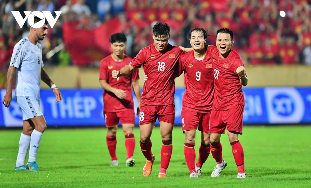 Hình ảnh đáng buồn ở sân Thiên Trường sau trận ĐT Việt Nam 2-0 ĐT Palestine - Ảnh 6.