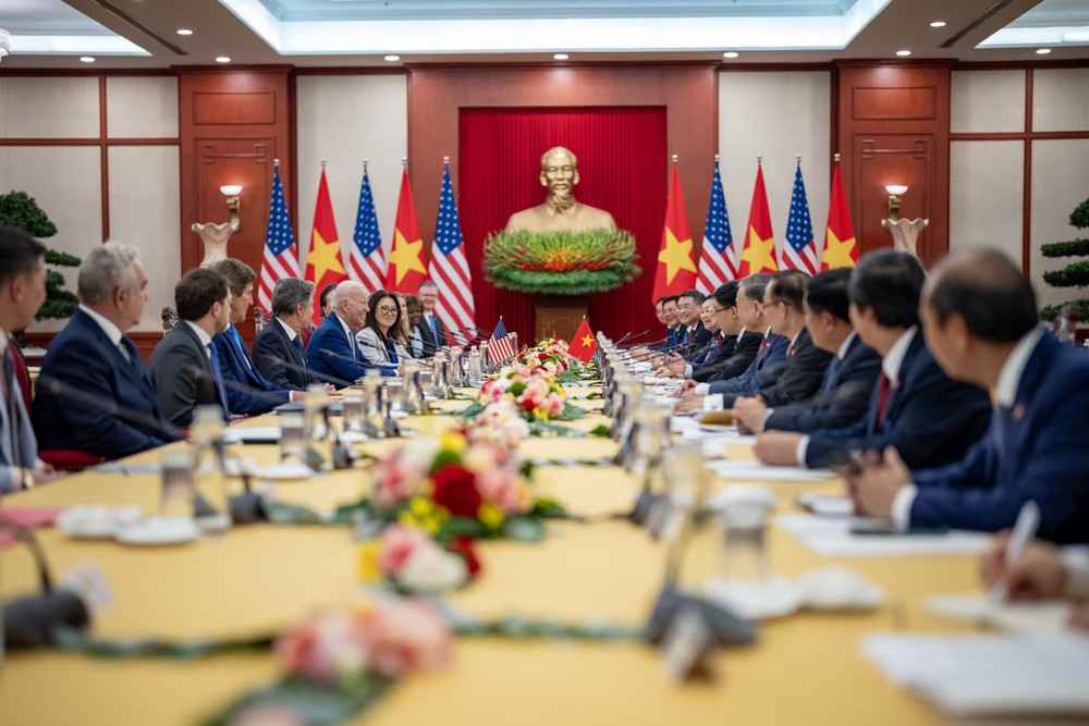 Tài khoản mạng xã hội của Tổng thống Biden đăng hình ảnh về ngày đầu tiên thăm Việt Nam - Ảnh 6.
