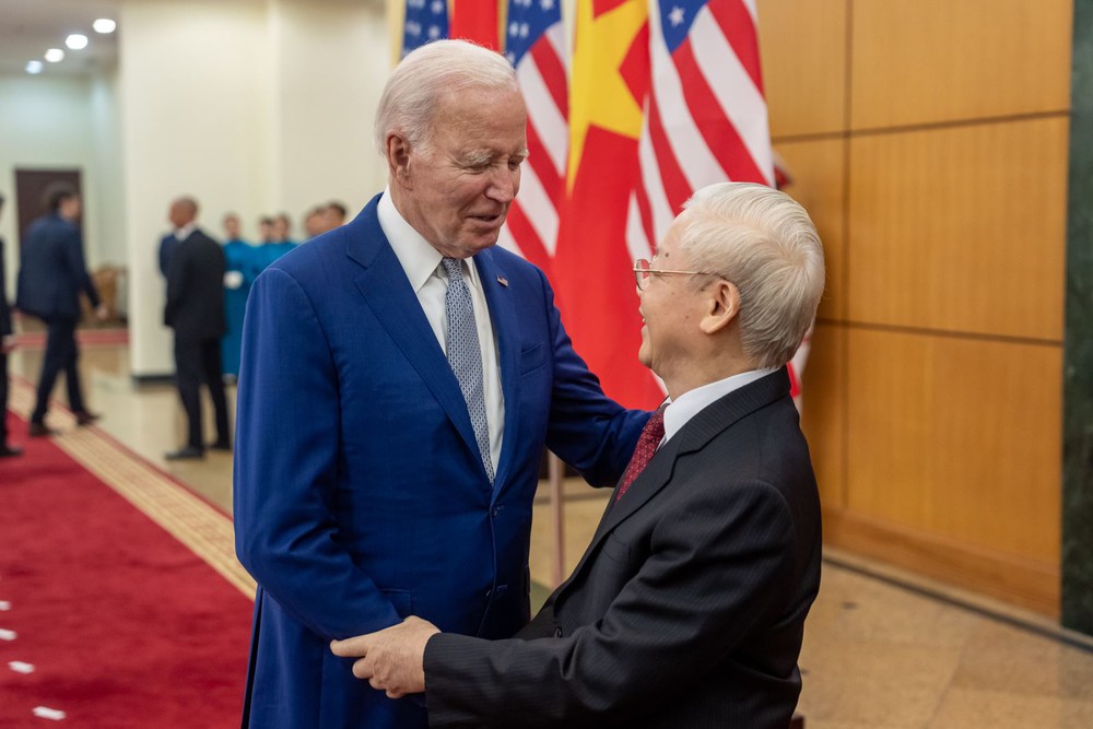 Tài khoản mạng xã hội của Tổng thống Biden đăng hình ảnh về ngày đầu tiên thăm Việt Nam - Ảnh 4.