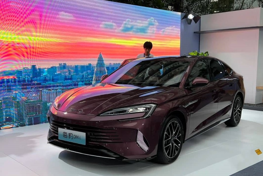 Hãng xe điện lớn nhất Trung Quốc ra mắt siêu phẩm sedan cỡ trung: ăn xăng 3,9 lít/100km, giá từ 546 triệu đồng - Ảnh 1.