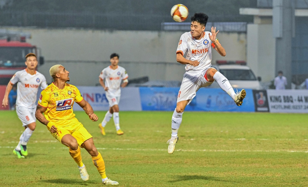 Chuyển nhượng V-League: Trò cũ của HLV Park Hang Seo có bến đỗ mới - Ảnh 1.