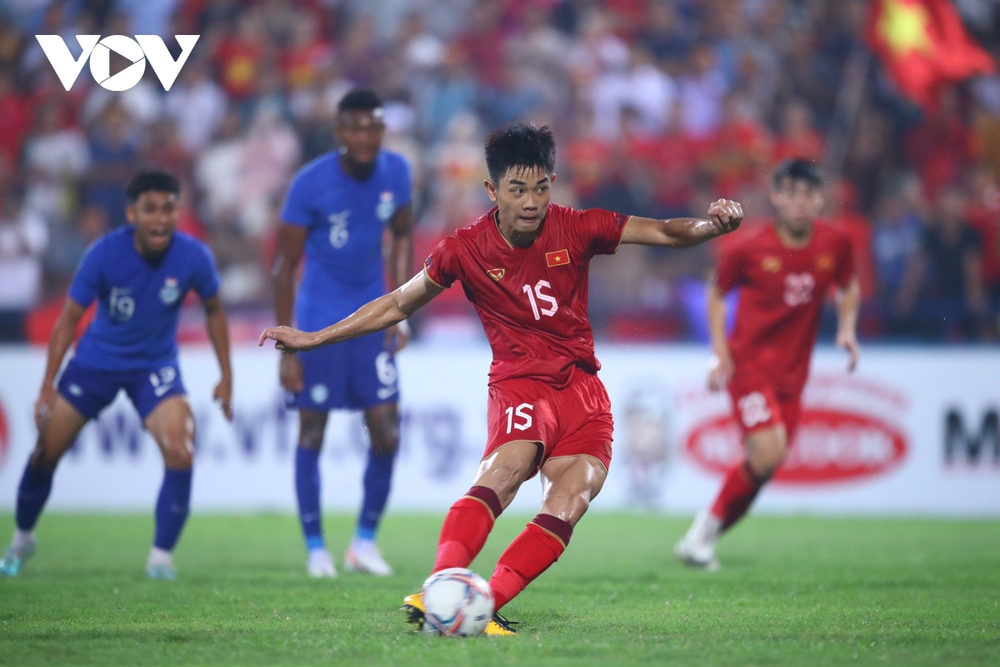 TRỰC TIẾP U23 Việt Nam 1-0 U23 Singapore: Mở tỷ số trên chấm phạt đền - Ảnh 1.