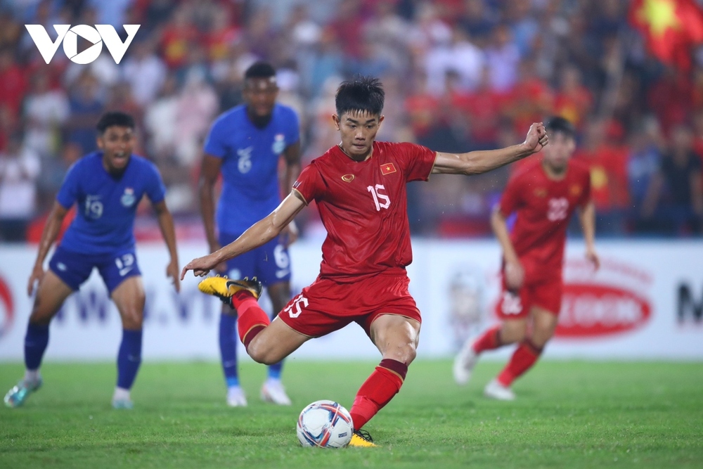 TRỰC TIẾP U23 Việt Nam 1-0 U23 Singapore: Mở tỷ số trên chấm phạt đền - Ảnh 2.