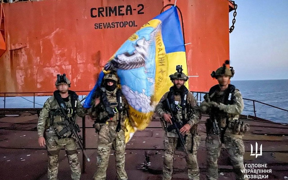 Video lực lượng đặc nhiệm Ukraine giành lại giàn khoan ở Biển Đen - Ảnh 1.