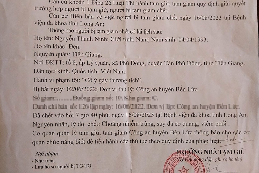 Bị cáo đánh chết bé trai 18 tháng tuổi tử vong trước ngày phúc thẩm - Ảnh 1.