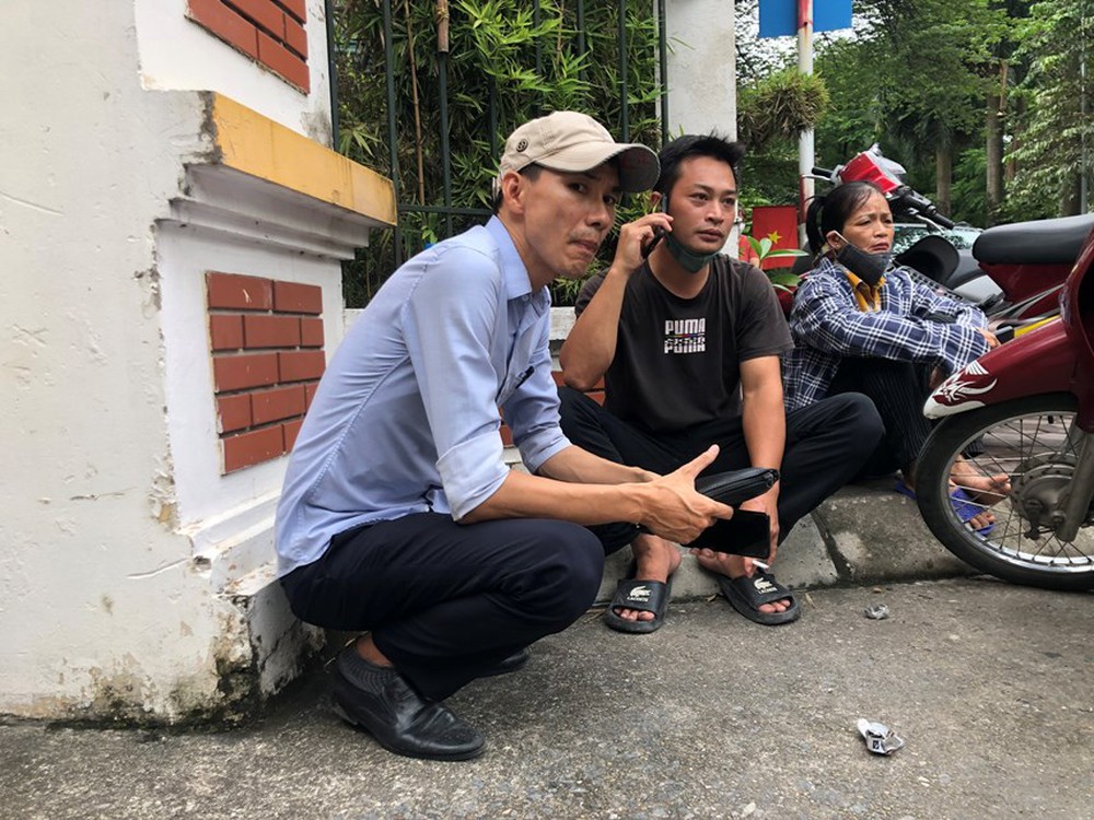 Vụ cháy chung cư mini tại Hà Nội: Mòn mỏi chờ tin người thân mất liên lạc - Ảnh 1.