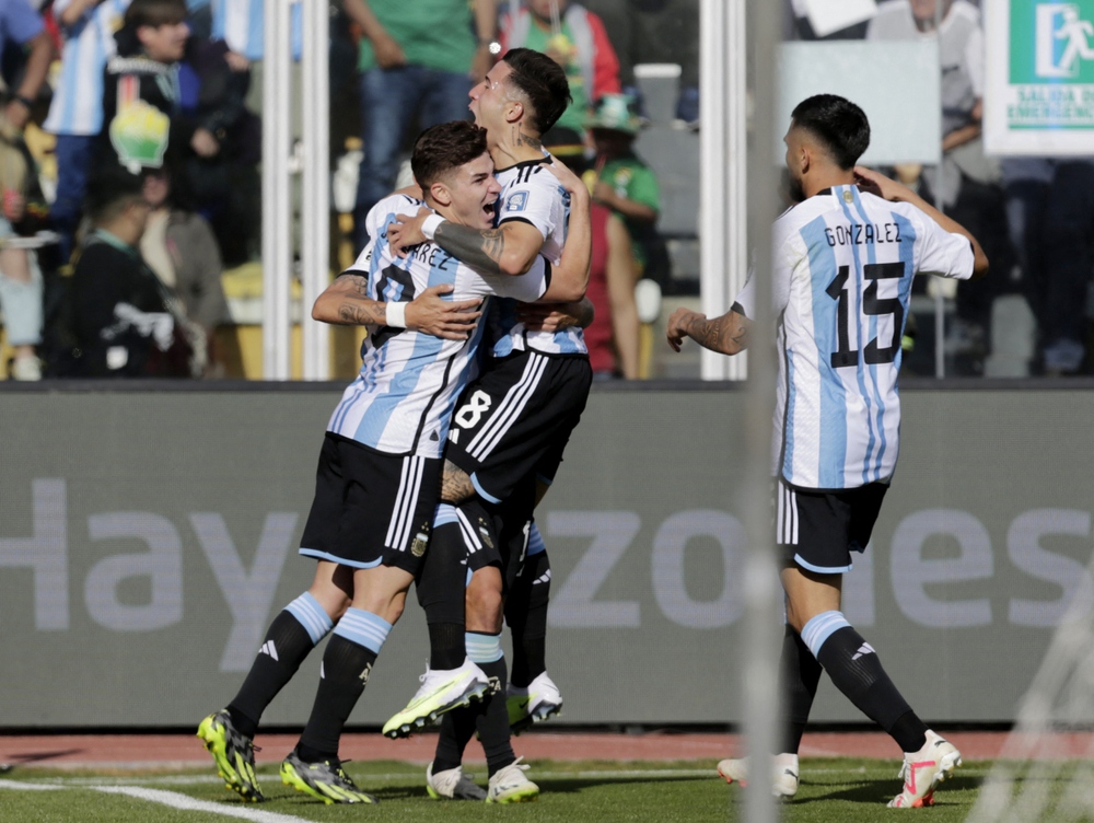 Không Messi, ĐT Argentina vẫn thắng dễ ở Bolivia - Ảnh 1.