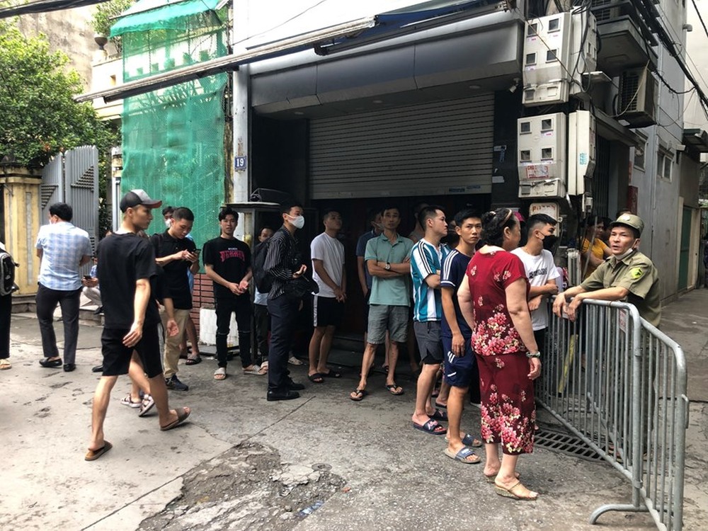 Vụ cháy chung cư mini tại Hà Nội: Mòn mỏi chờ tin người thân mất liên lạc - Ảnh 10.