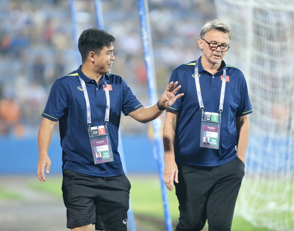 HLV Troussier: “U23 Việt Nam cầm bóng nhiều nhưng ít cơ hội, giành vé rồi nên thiếu quyết tâm” - Ảnh 1.