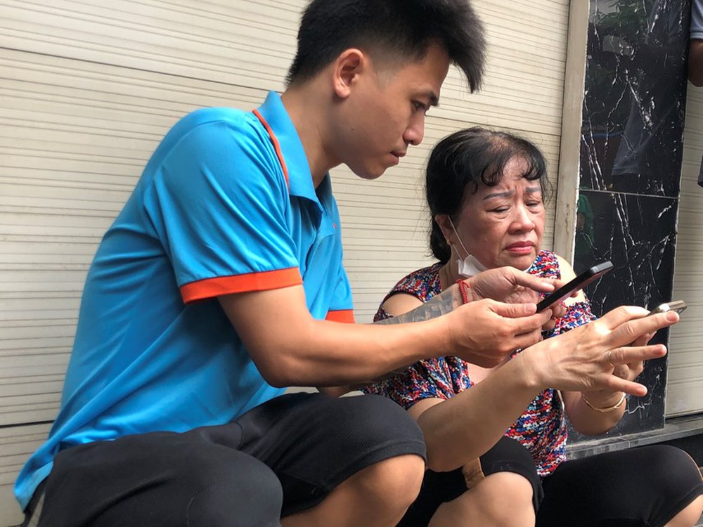 Vụ cháy chung cư mini tại Hà Nội: Mòn mỏi chờ tin người thân mất liên lạc - Ảnh 6.