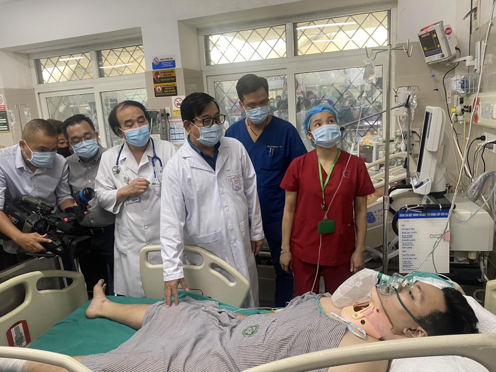 Vụ cháy chung cư mini ở Thanh Xuân: 24 người đang cấp cứu ở Bệnh viện Bạch Mai - Ảnh 1.