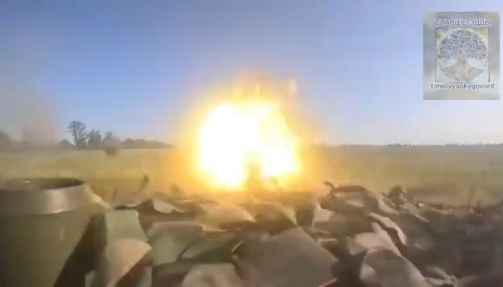 Cách Nga dùng lồng sắt để vô hiệu hóa UAV Ukraine đánh vào xe tăng - Ảnh 1.