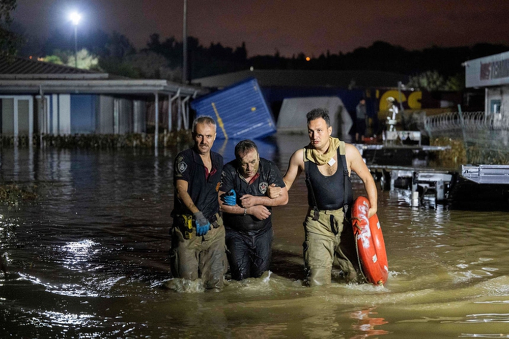 8 trận lũ lụt thảm họa chỉ trong hơn 10 ngày, thế giới đang đối mặt cơn thịnh nộ của biến đổi khí hậu? - Ảnh 9.
