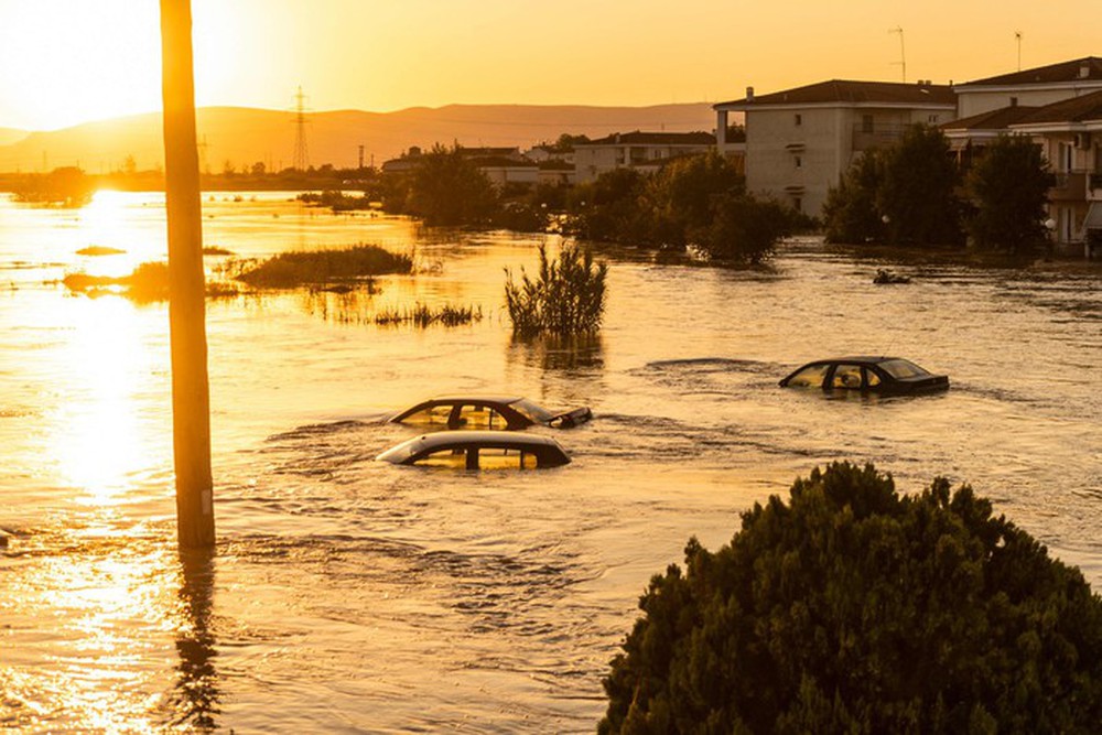 8 trận lũ lụt thảm họa chỉ trong hơn 10 ngày, thế giới đang đối mặt cơn thịnh nộ của biến đổi khí hậu? - Ảnh 7.