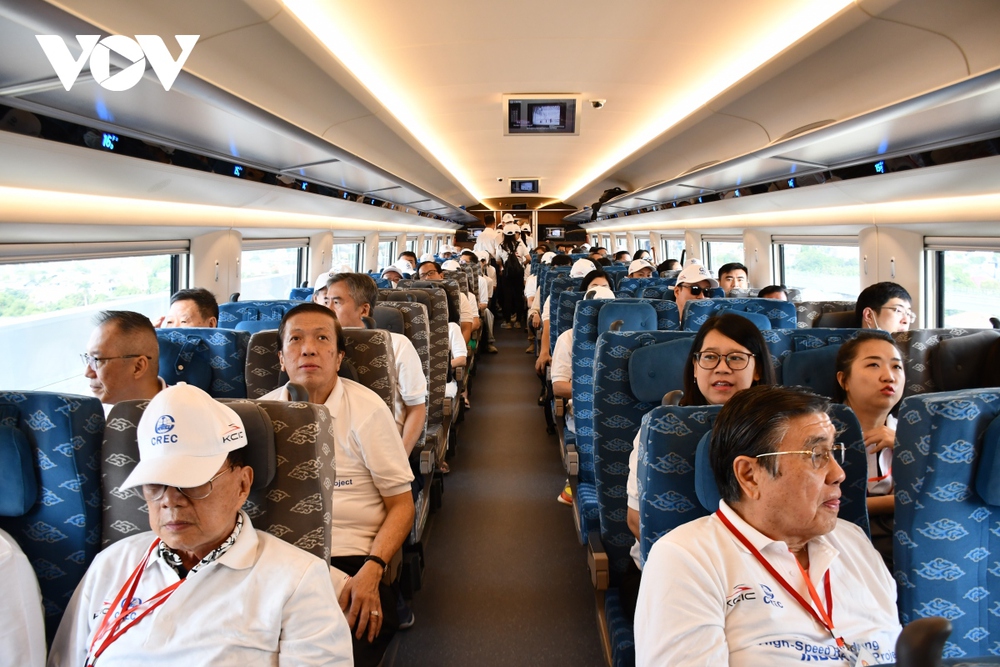 Trải nghiệm tuyến đường sắt cao tốc đầu tiên ở Indonesia và Đông Nam Á - Ảnh 3.