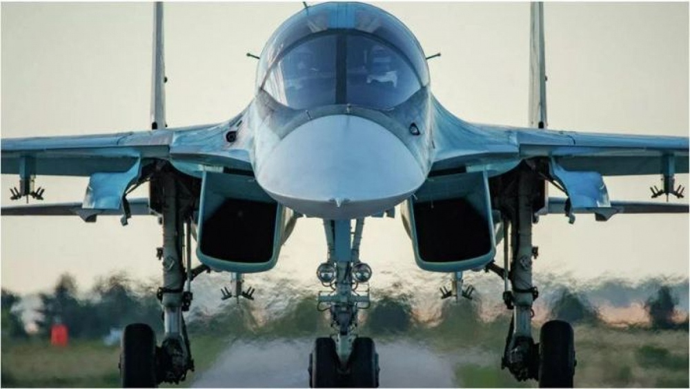 “Xe tăng bay” Su-34 của Nga lần đầu phóng tên lửa hành trình tấn công Ukraine - Ảnh 1.
