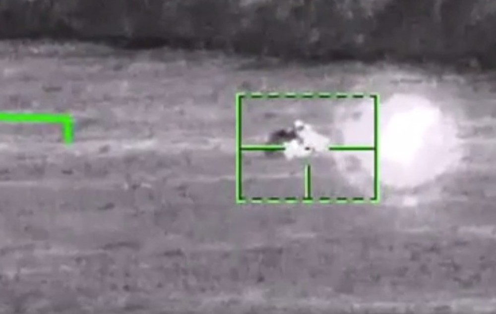 Video cá sấu Ka-52 diệt xe tăng ở Donetsk - Ảnh 1.