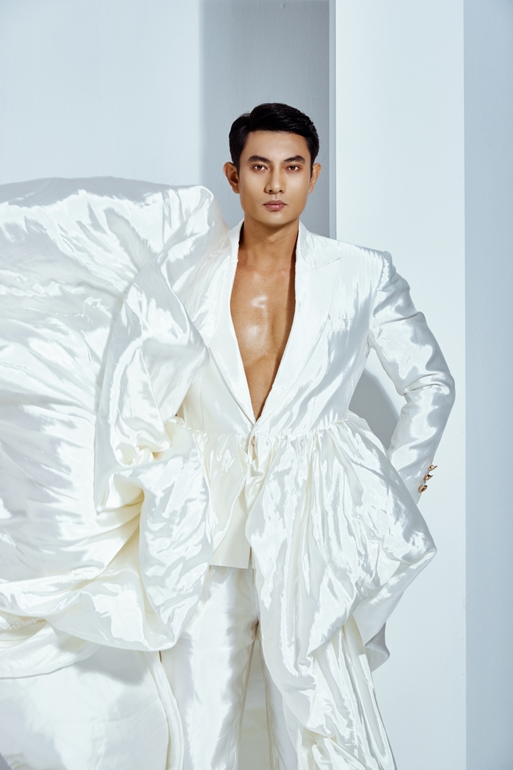 Phạm Minh Quyền đọ vóc dáng với Danh Chiếu Linh trước đêm chung kết Mister International - Ảnh 4.