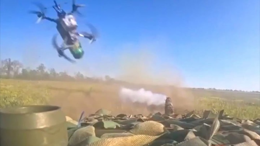 UAV cảm tử Ukraine bất lực trước hệ thống bảo vệ của xe tăng Nga - Ảnh 1.