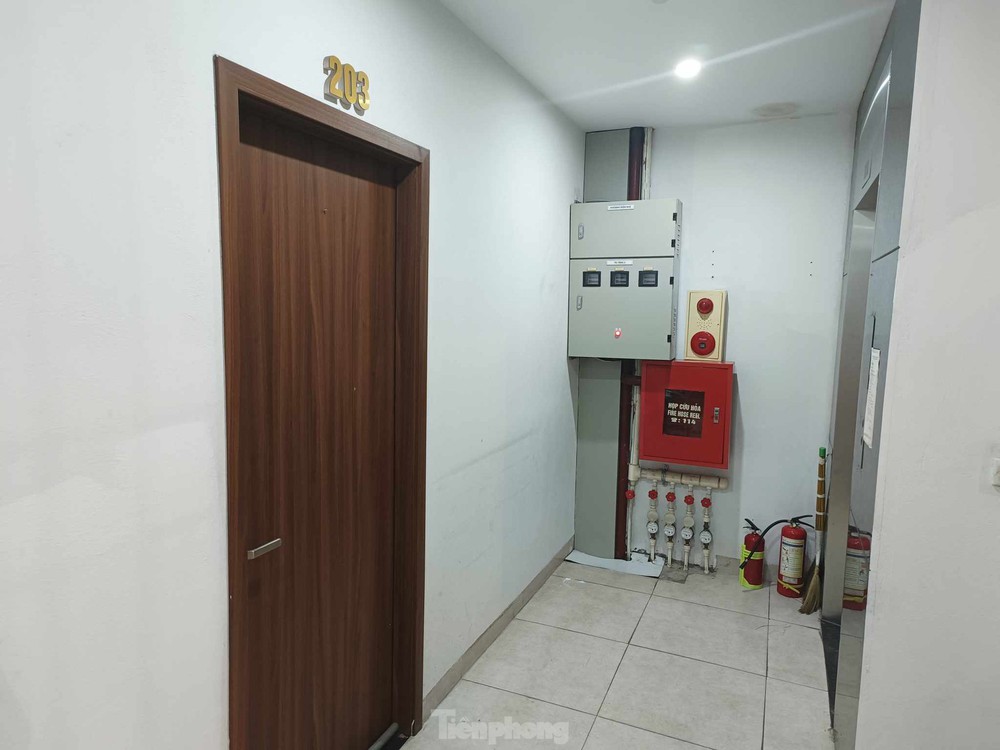 Theo đoàn liên ngành kiểm tra chung cư mini, nhà cho thuê trọ ở Hà Nội - Ảnh 14.