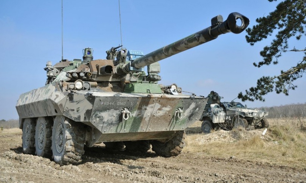Thiếu pháo binh, Ukraine dùng tăng hạng nhẹ AMX-10RC của Pháp làm “tốt thí” - Ảnh 1.