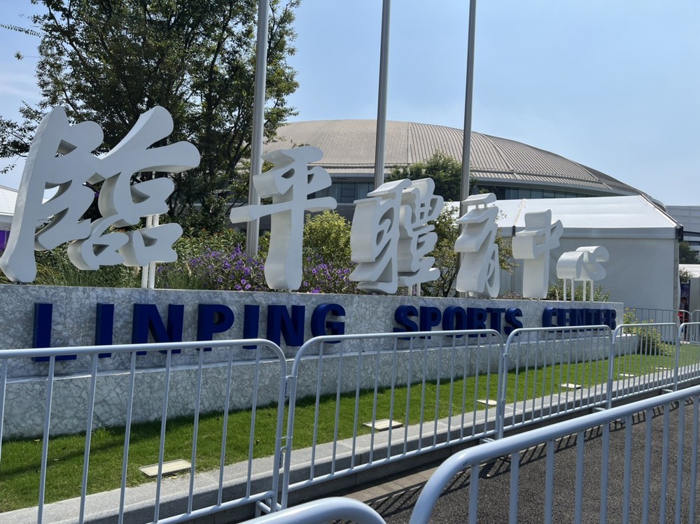 Sân Liping đẹp ‘miễn chê’ trước trận đấu của Olympic Việt Nam với Mông Cổ - Ảnh 1.