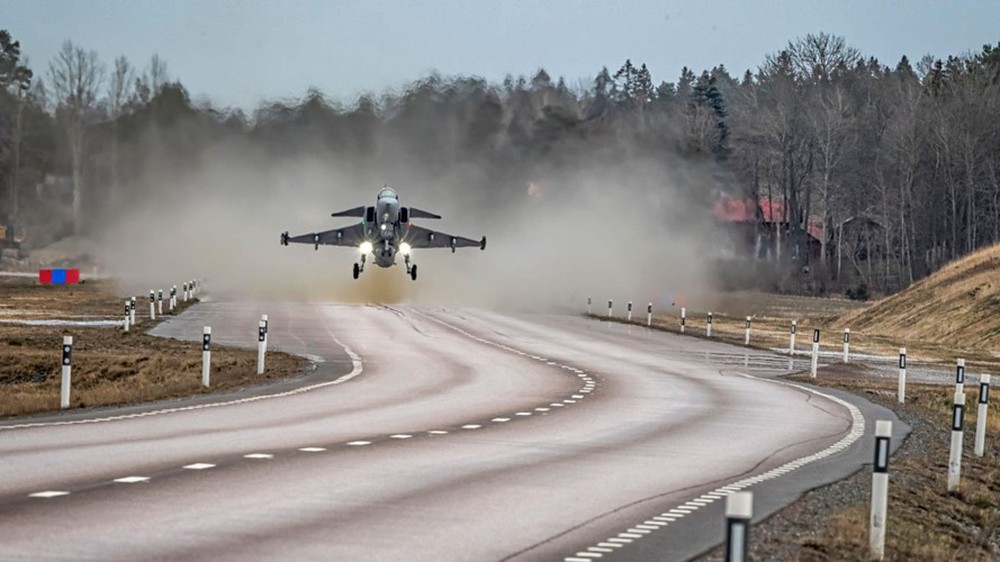 Tính năng đặc biệt của tiêm kích JAS 39 Gripen khiến Moscow lo ngại? - Ảnh 2.