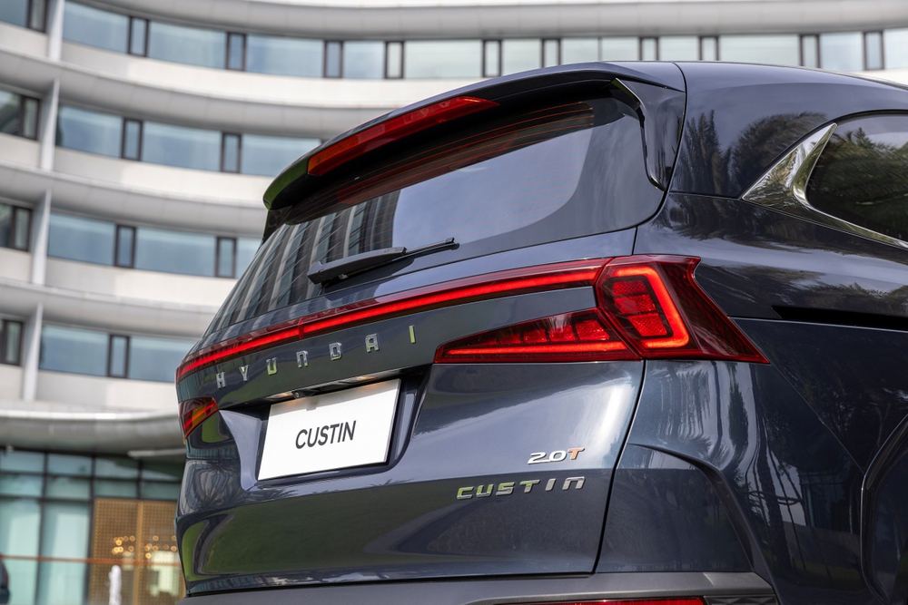Cận cảnh Hyundai Custin giá hơn 850 triệu đồng - Ảnh 14.