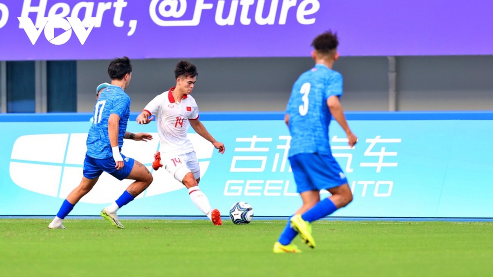 Trực tiếp Olympic Việt Nam 3-1 Olympic Mông Cổ: Đường chuyền hỏng tai hại - Ảnh 1.