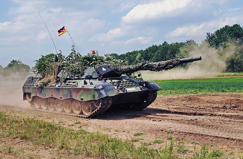 Binh sĩ Ukraine nổi giận với xe tăng Leopard 1A5 - Ảnh 4.