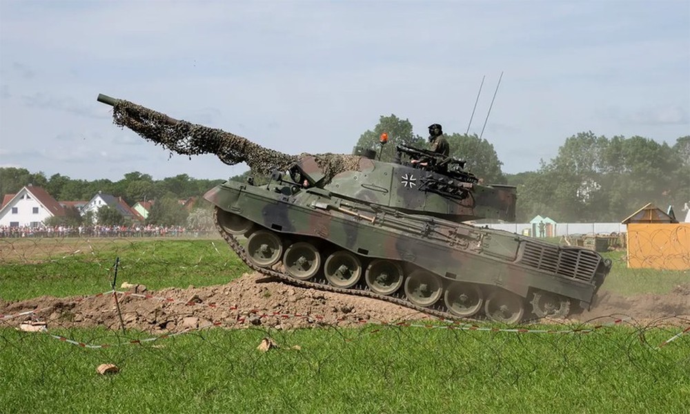 Binh sĩ Ukraine nổi giận với xe tăng Leopard 1A5 - Ảnh 6.
