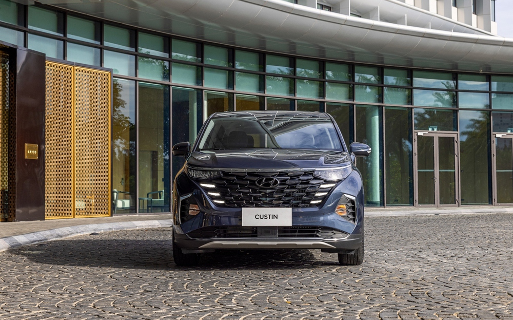 Cận cảnh Hyundai Custin giá hơn 850 triệu đồng - Ảnh 4.
