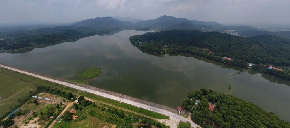 Phát hiện hồ Tuyền Lâm thu nhỏ ngay gần Hà Nội, không cần đi Đà Lạt, chỉ cần lái xe chưa đến 1 tiếng - Ảnh 1.